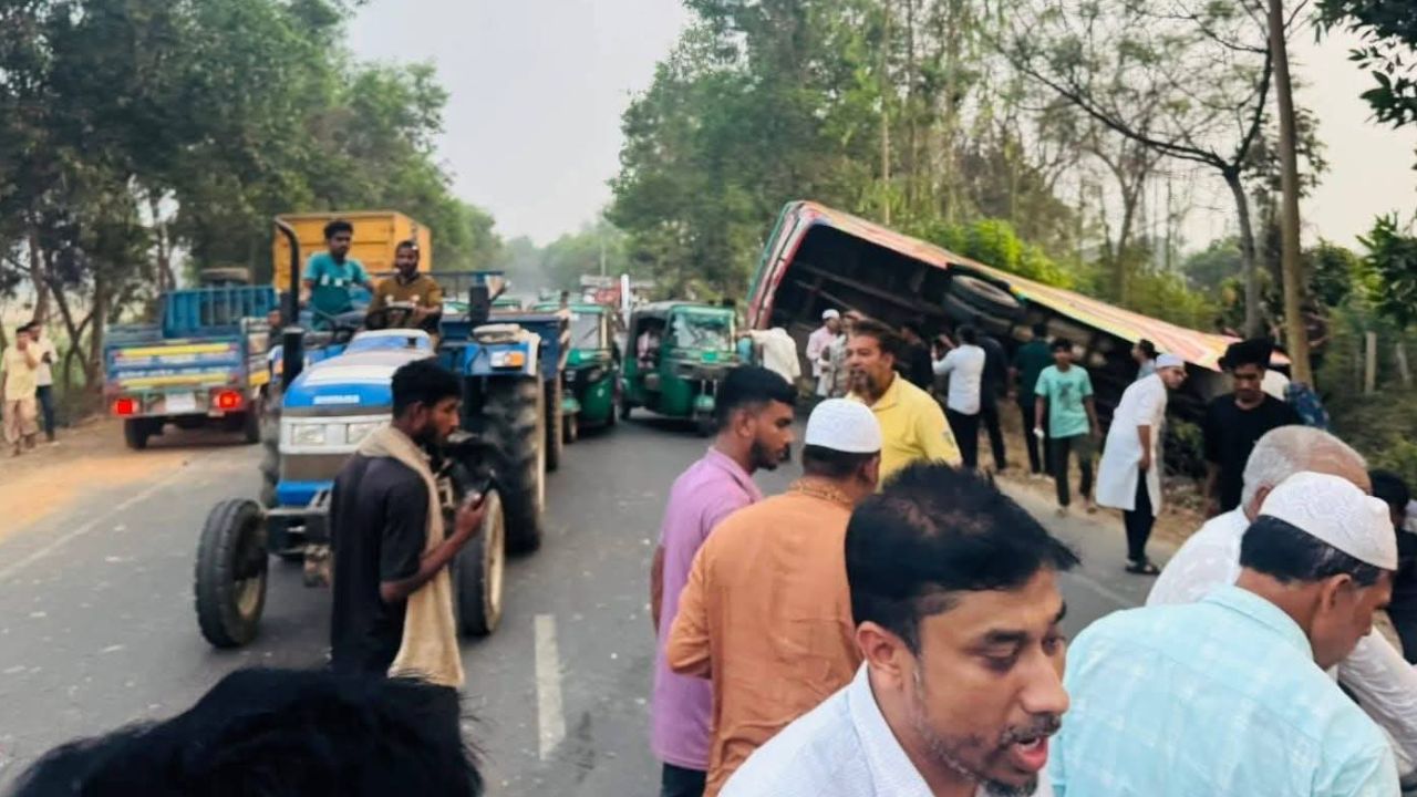 3 killed as bus hits motorcycle in Chattogram