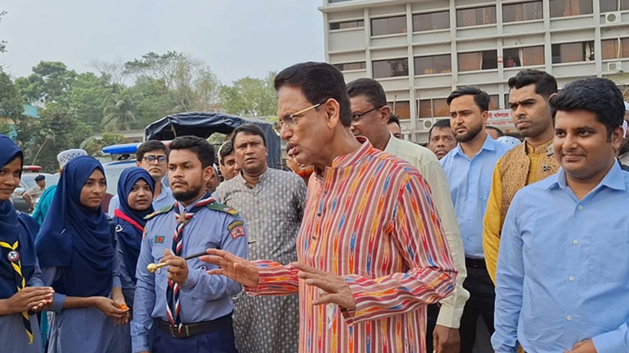 Edn minister bans students from greeting guests on roads