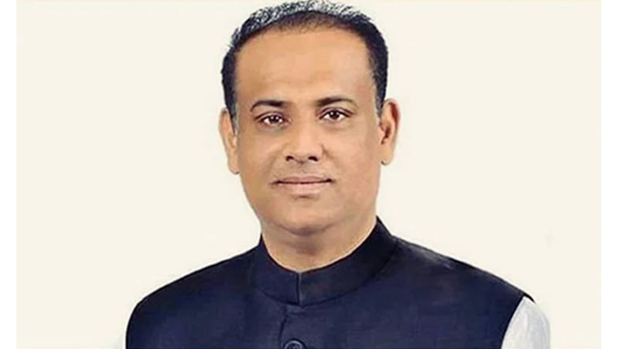 Tk25cr embezzlement: Charges framed against ex-land minister, 35 others