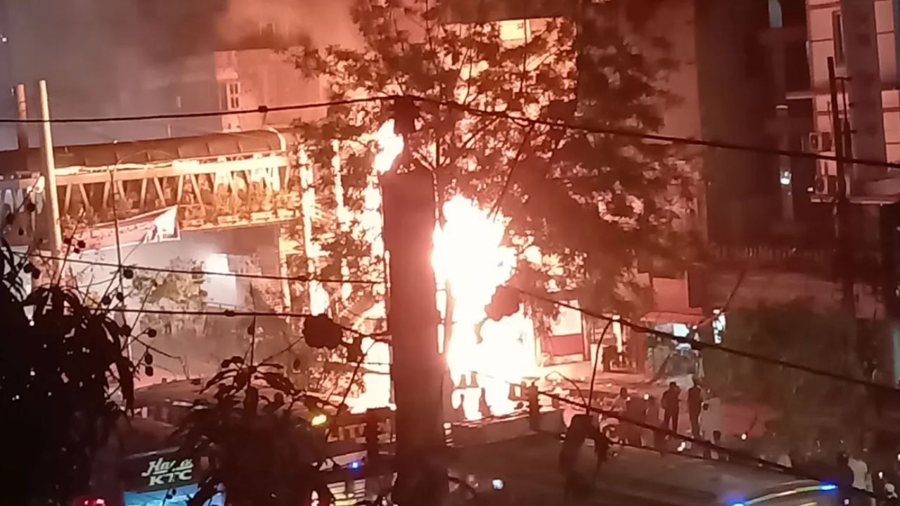 Fire breaks out at shop under Nadda bridge in Kuril
