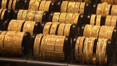 Gold prices rises