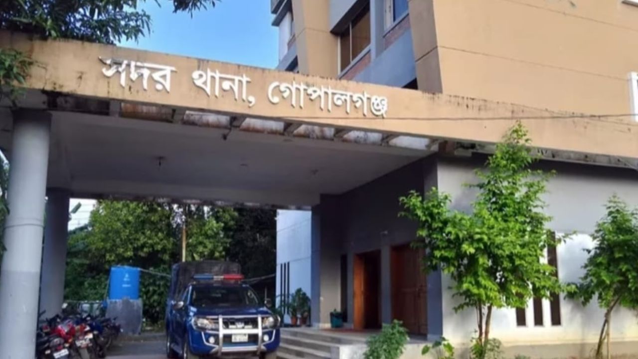 Youth electrocuted while dousing fire in Gopalganj