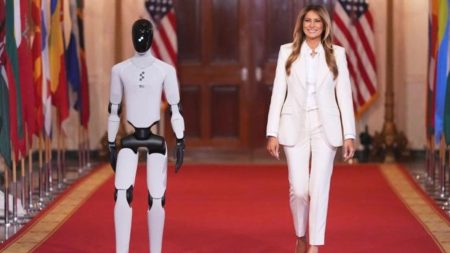 Humanoid robot joins Melania Trump at tech event Melania Trump with humanoid robot