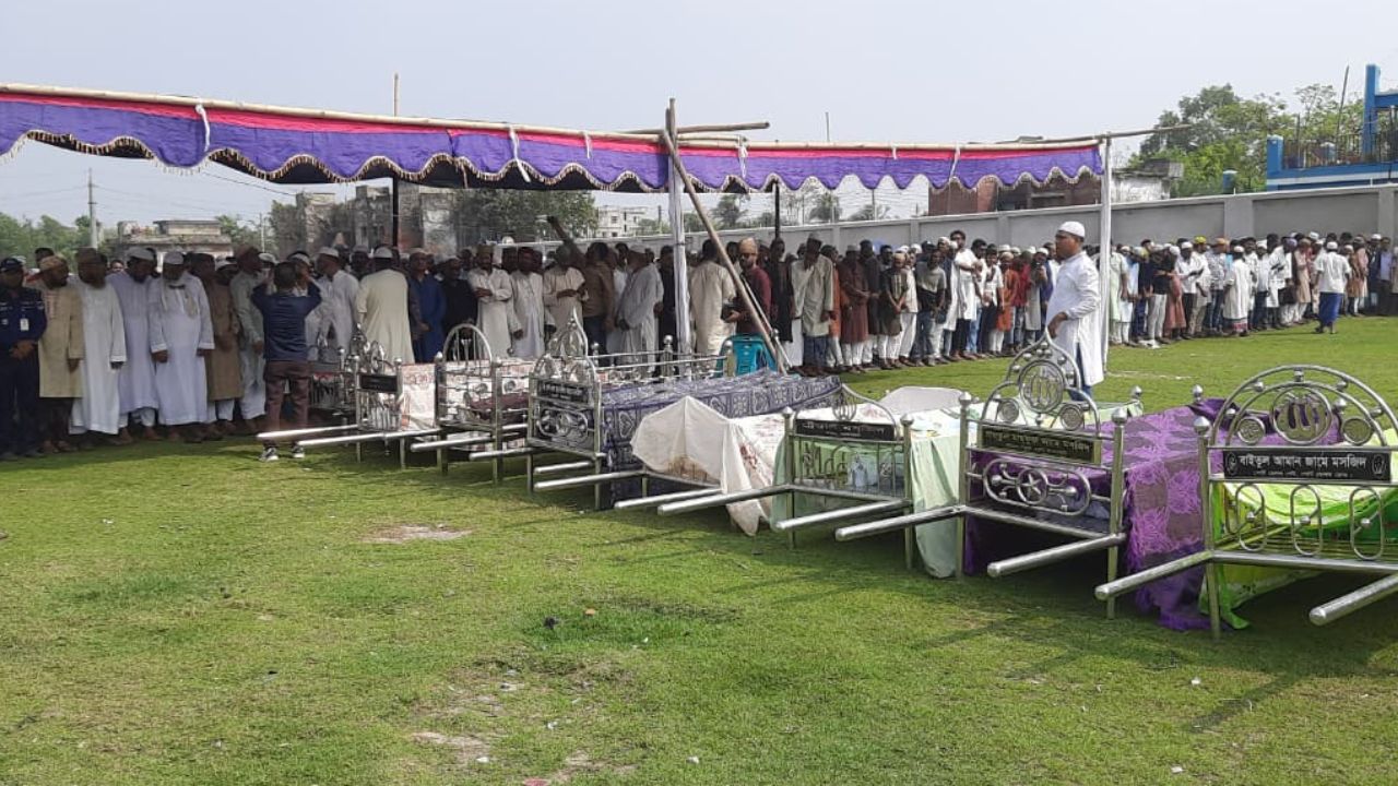 Mongla tragedy: Nine of a family laid to eternal rest