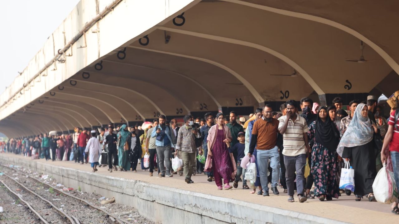 Post-Eid rush: Dhaka sees surge of returning holidaymakers