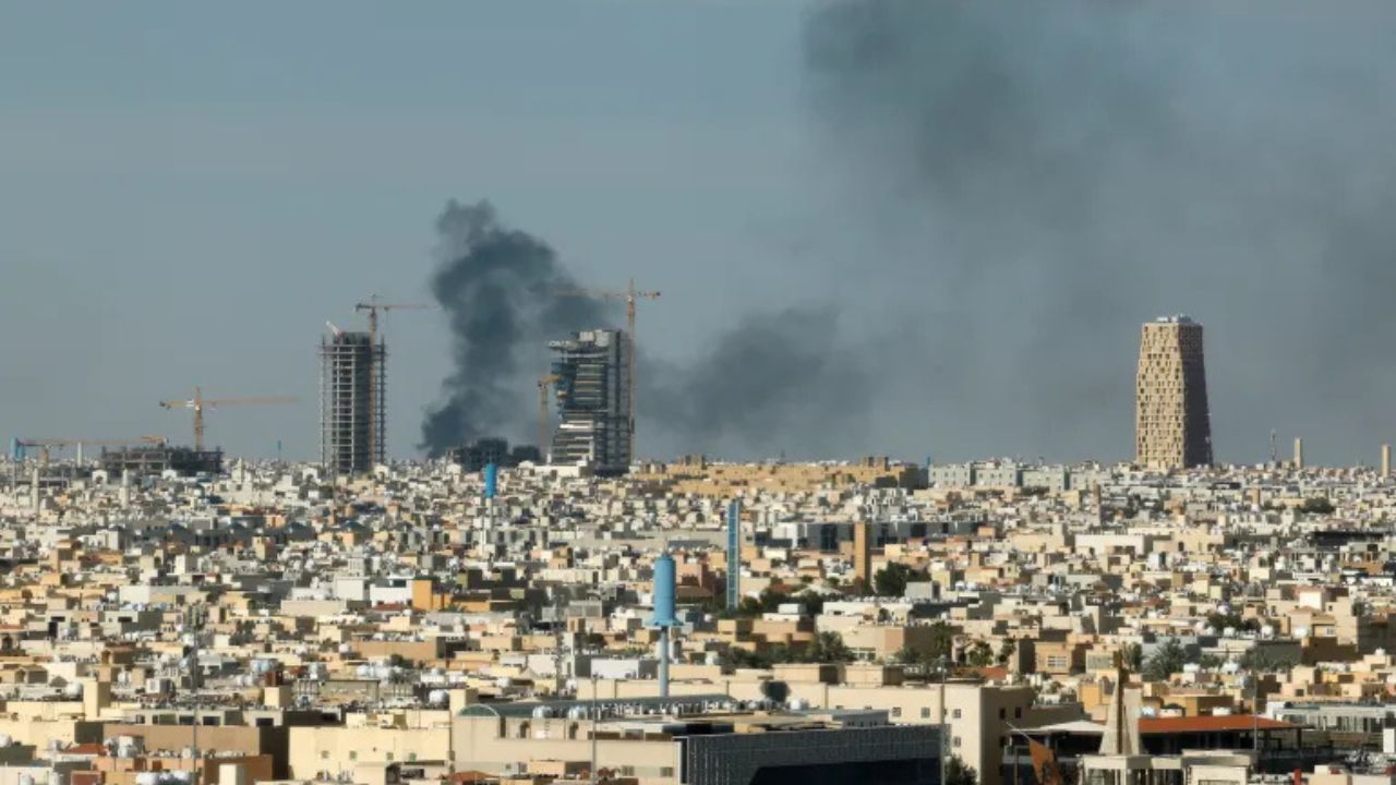 Saudi Arabia warns Iran of retaliation over continued attack