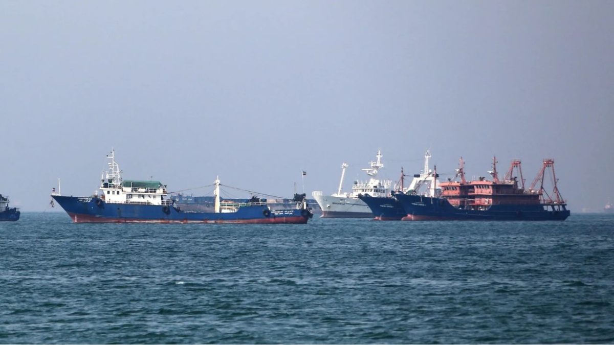 Hundreds of ships stranded in Gulf as Iran conflict escalates