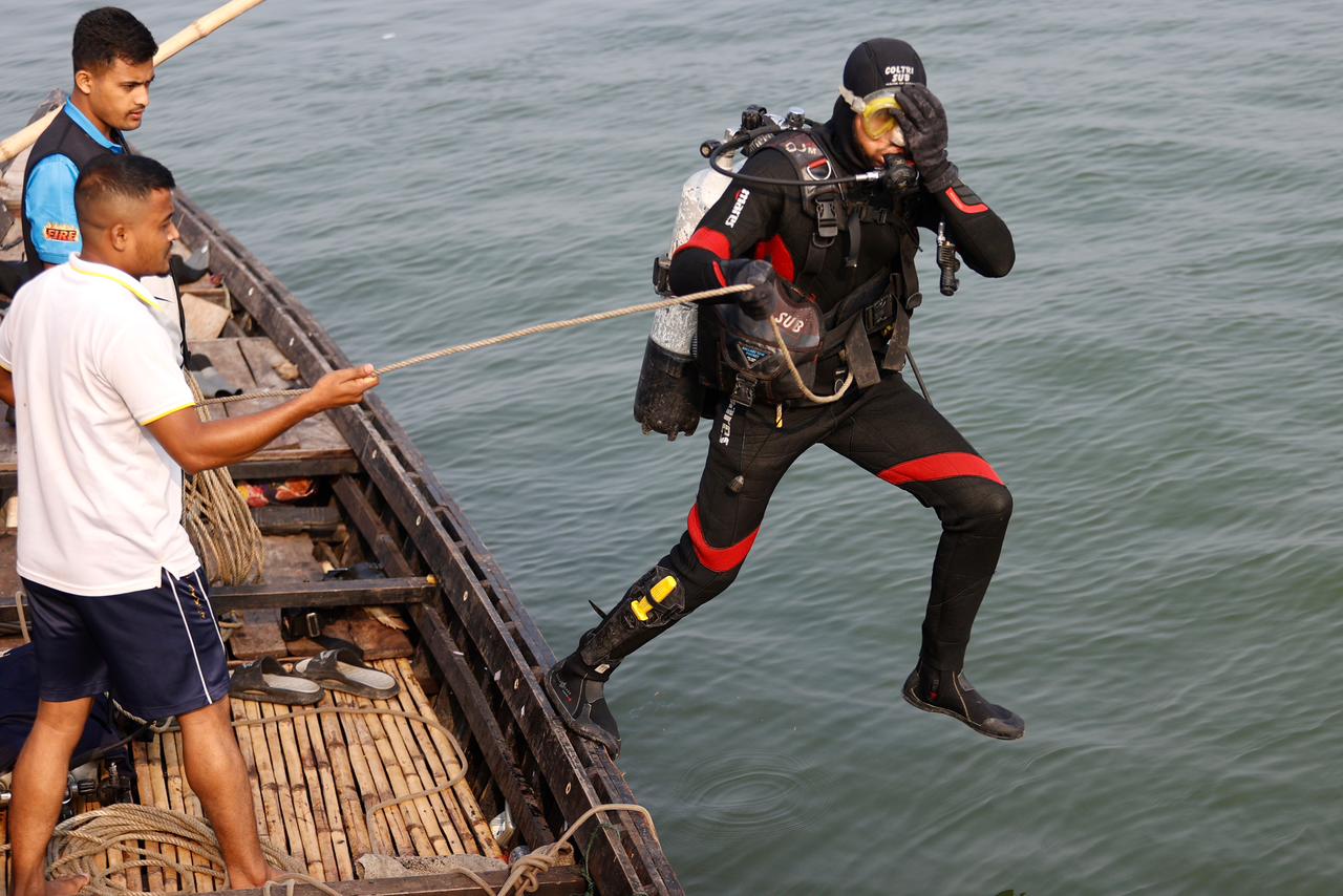 diver trying to rescue as Daulatdia tragedy Death toll rises