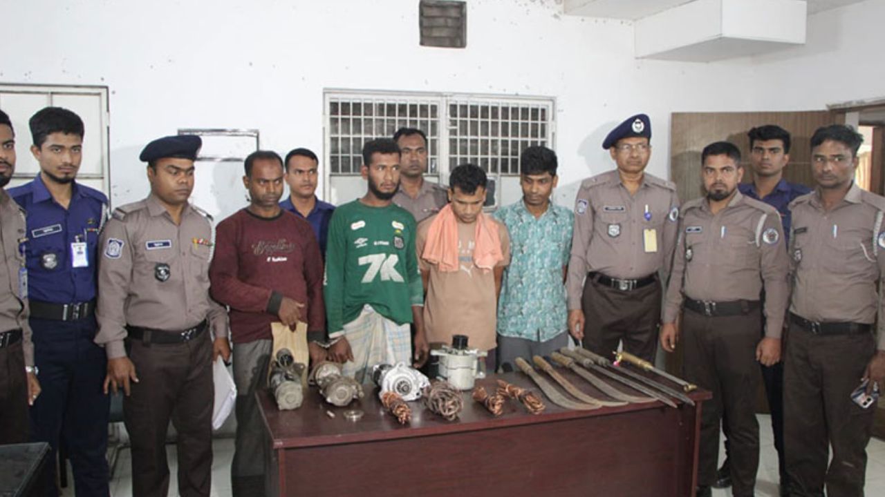 Four held over robbery at CEIZ in Chattogram
