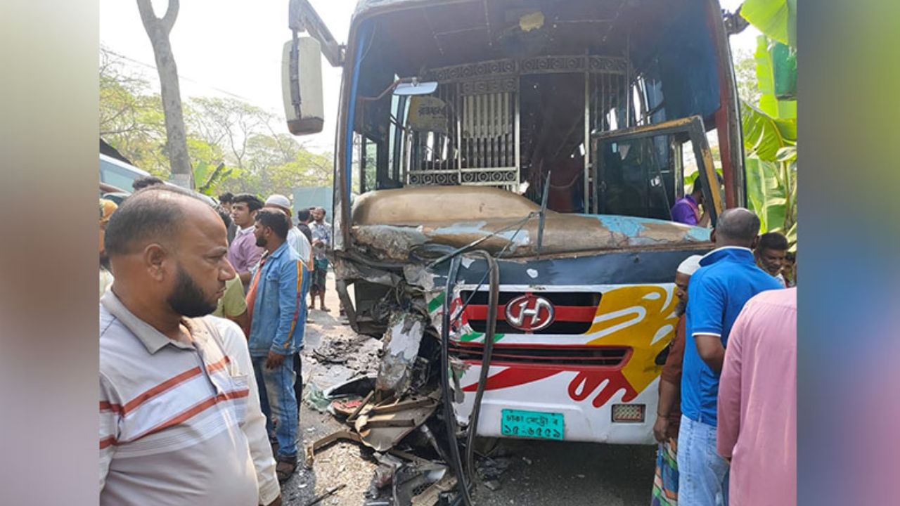 Bus–microbus collision kills 2 in Barishal