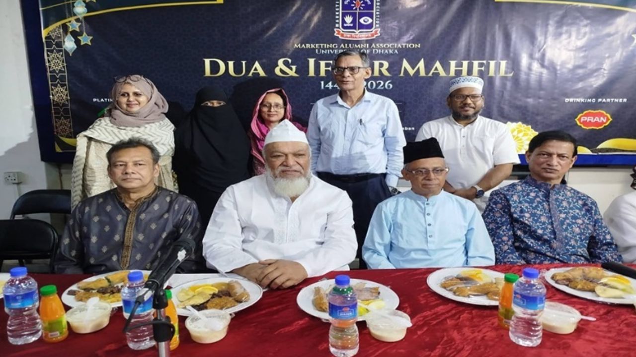 DU Marketing Alumni Association holds iftar