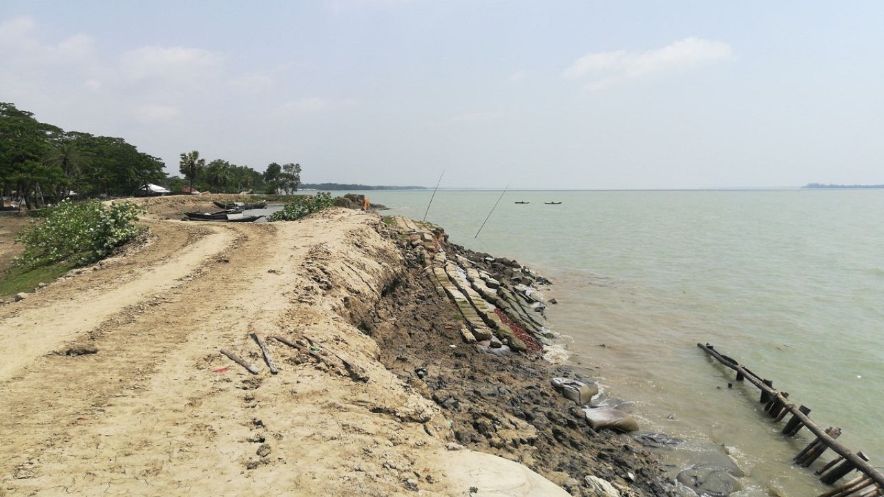 Siltation chokes Baleshwar River in Pirojpur