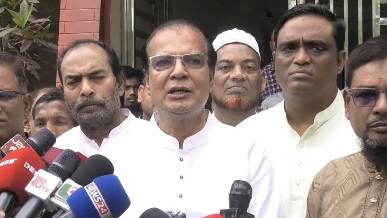 Relief minister warns officials over office attendance