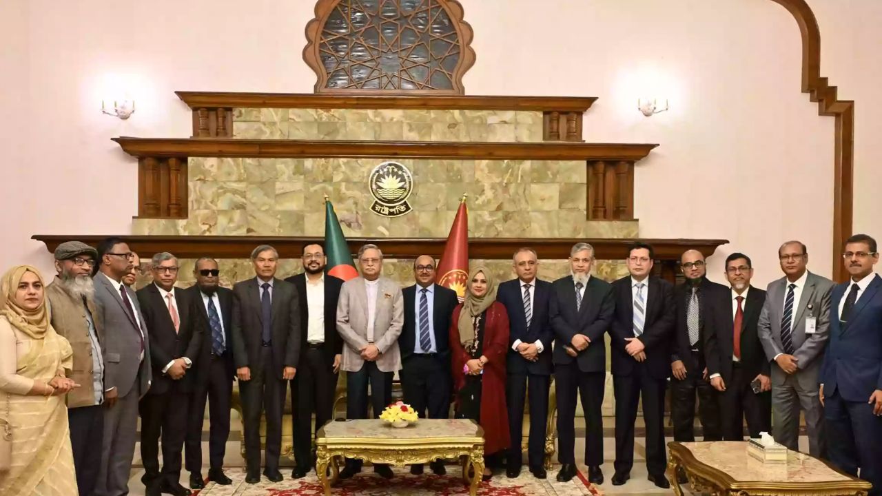 PSC delegation submits annual report to President