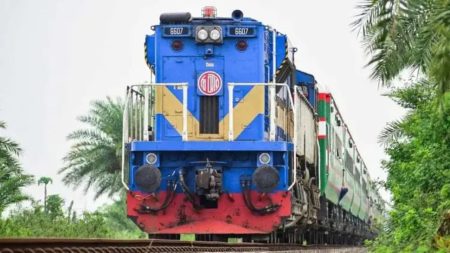 Late trains, private firm cashes in on passenger queries Late trains queries