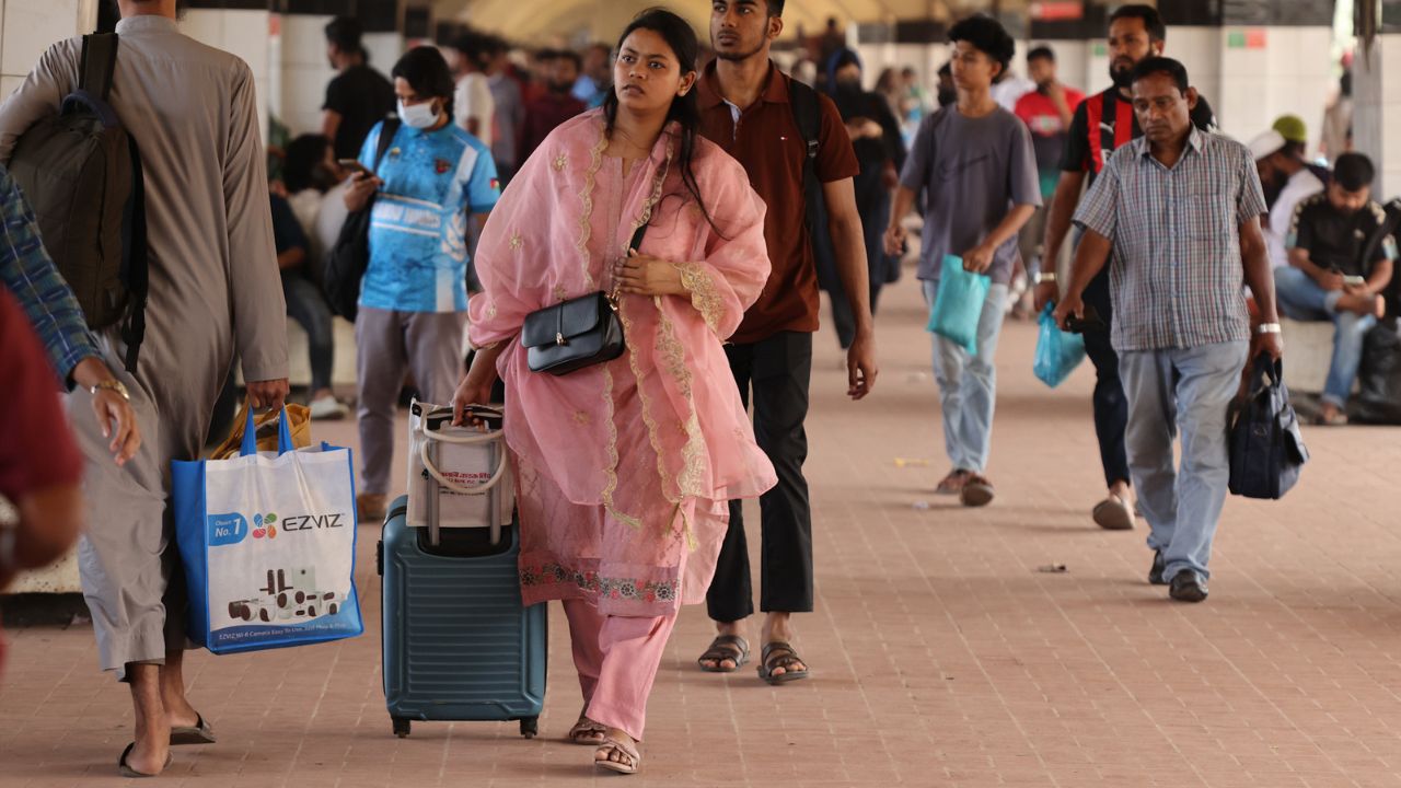 Eid rush: Ticket chaos, online scam hit passengers at Kamalapur