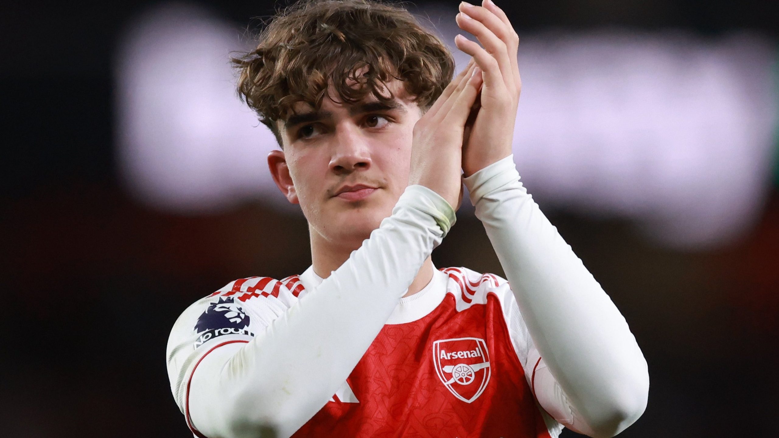Dowman becomes youngest Premier League scorer as Arsenal beat Everton