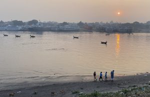 Govt starts Buriganga clean-up with ETPs, dredging Buriganga