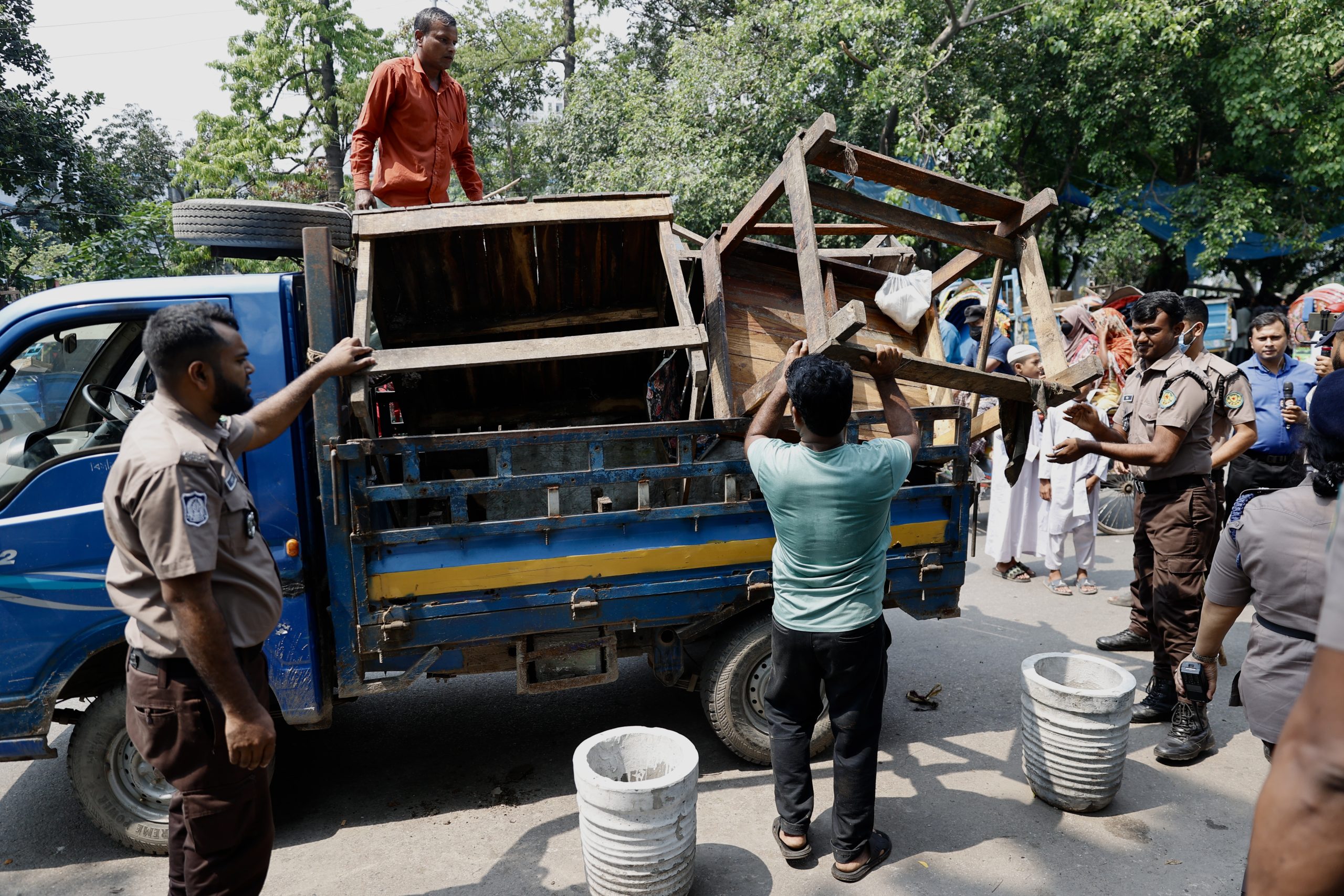 DMP continues drive to clear Dhaka footpaths
