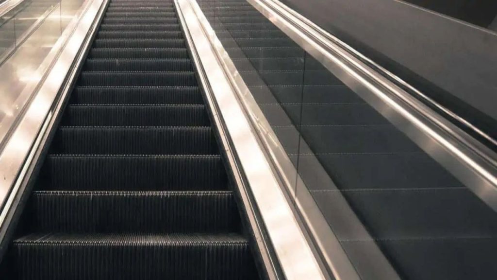 Tk4 crore escalator footbridge lies unused for 6yrs in Ctg escalator footbridge
