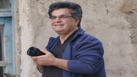 Jafar Panahi returns to Iran amid imprisonment fears Jafar Panahi
