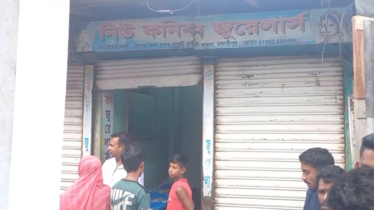 Robbers loot 6 jewellery shops in Madaripur