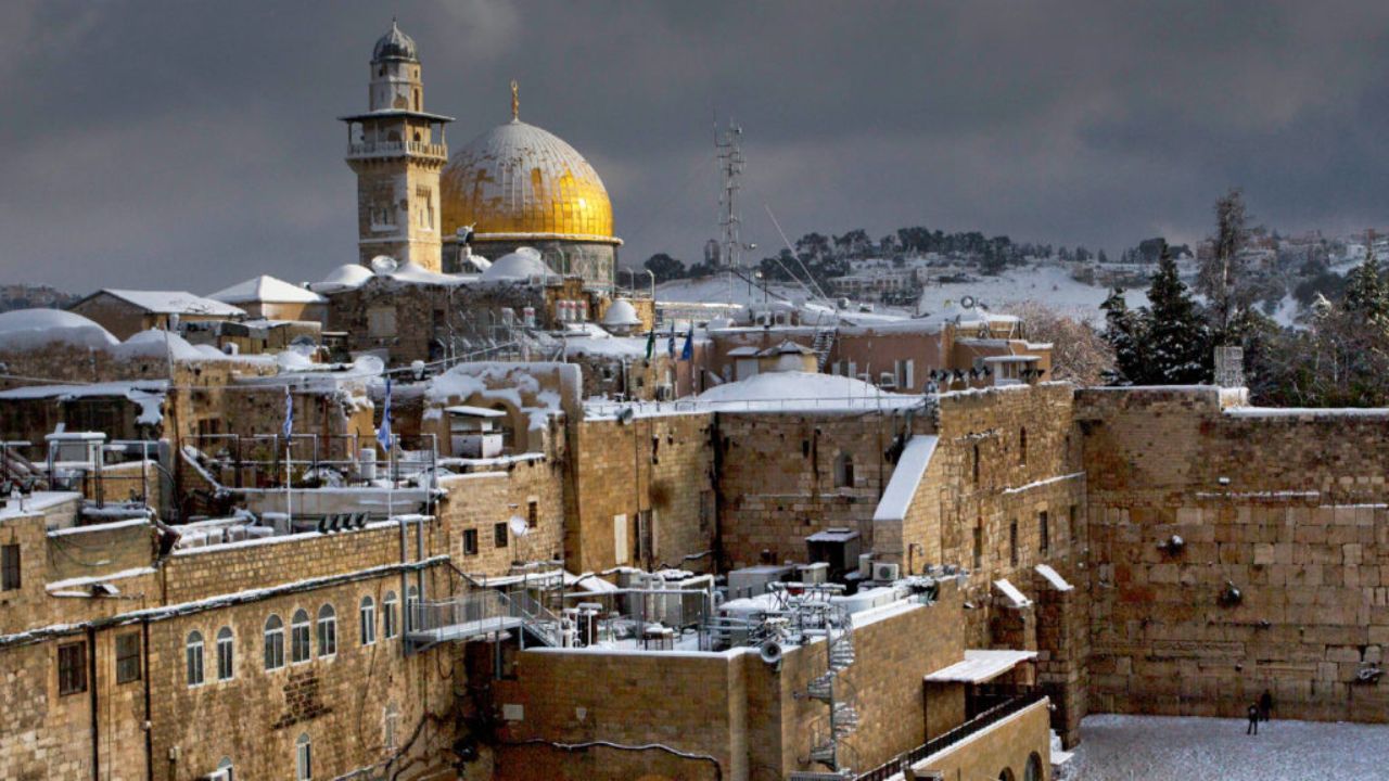 Jerusalem opens holy sites after ceasefire