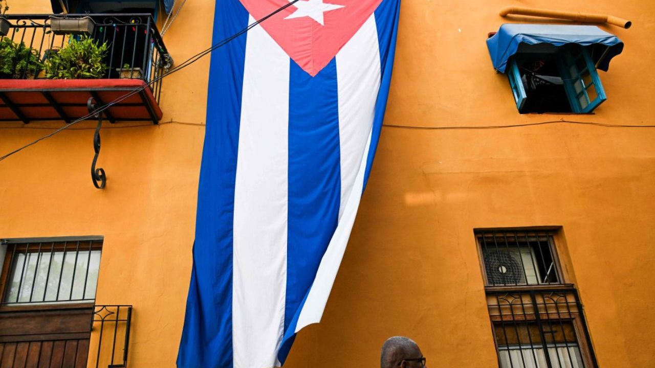 Under US pressure, Cuba appeals for international help Cuba flag