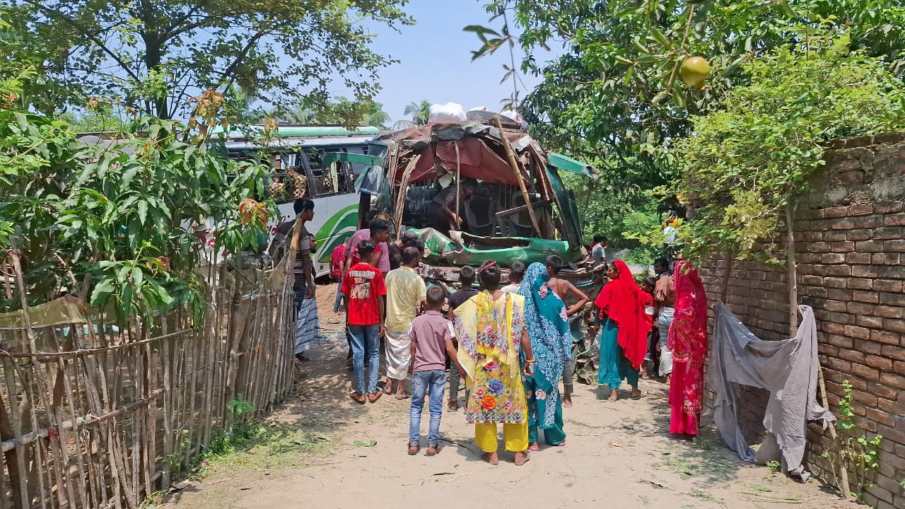 Five dead, dozens injured in separate road crashes Kushtia road crash