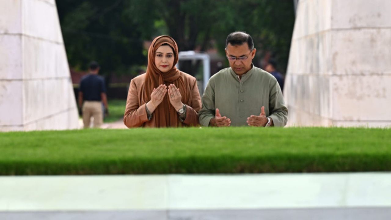 PM visits parents’ and brother’s graves on Eid