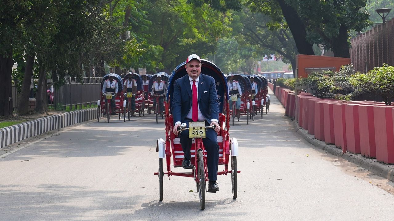 Christensen pulls rickshaw