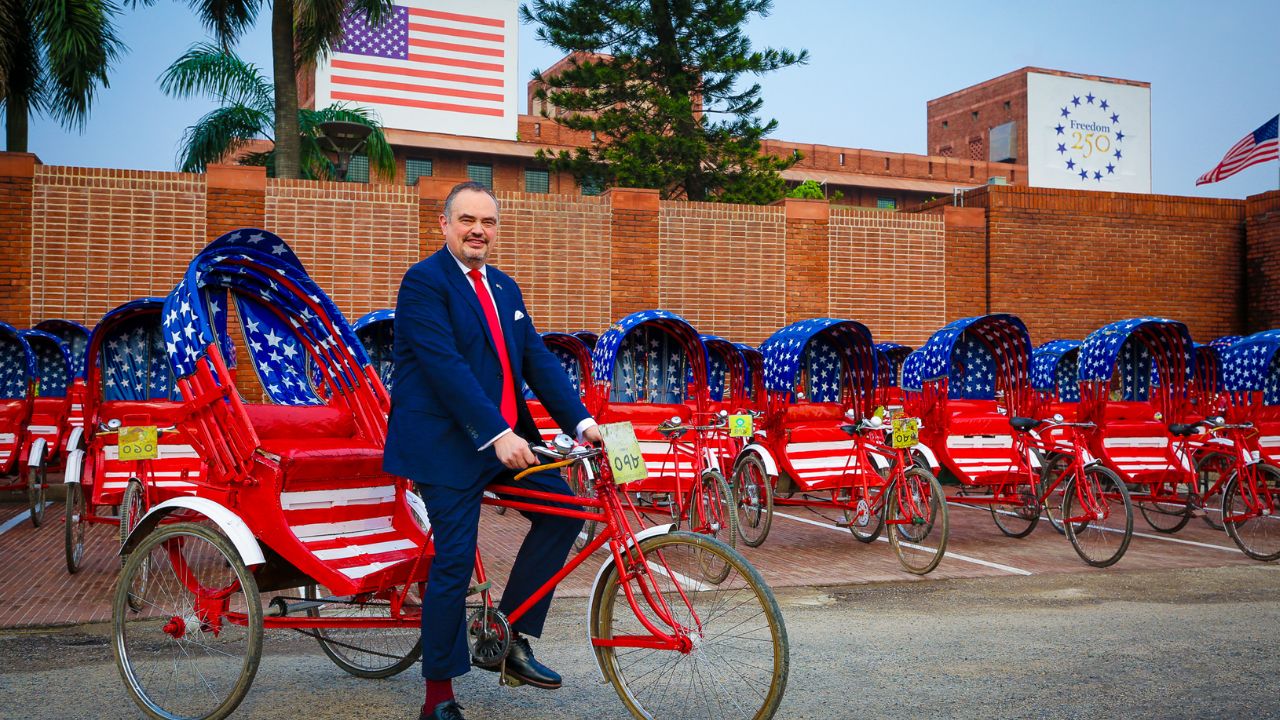 Christensen pulls rickshaw