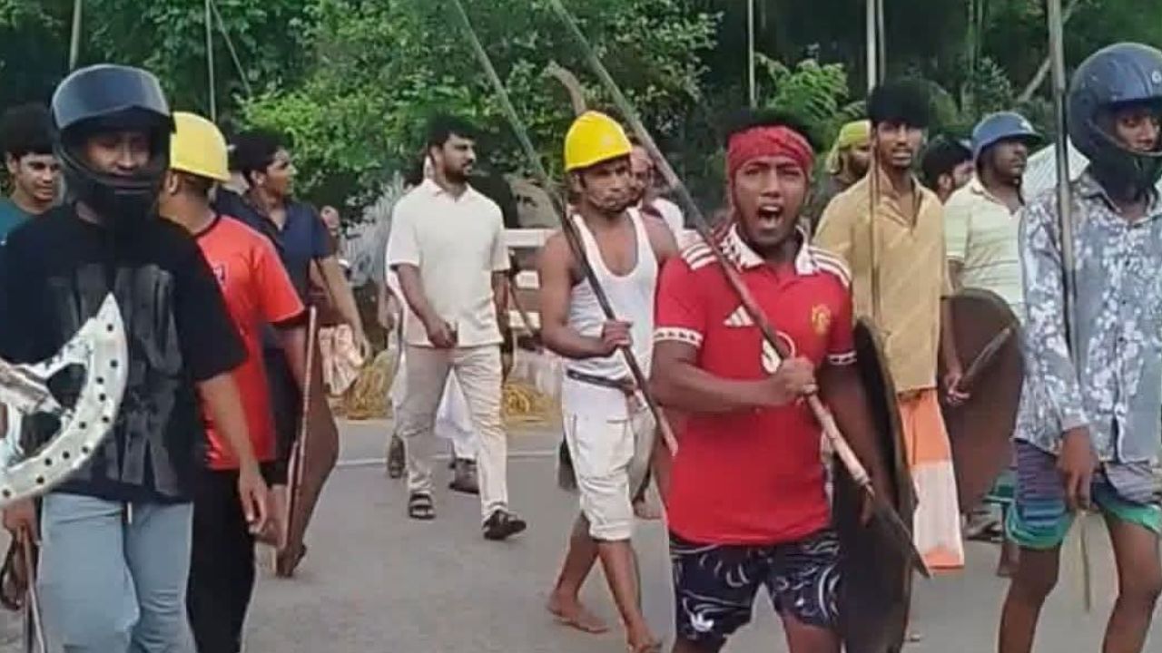 10 villages clash in Faridpur, 50 injured including police, journalists
