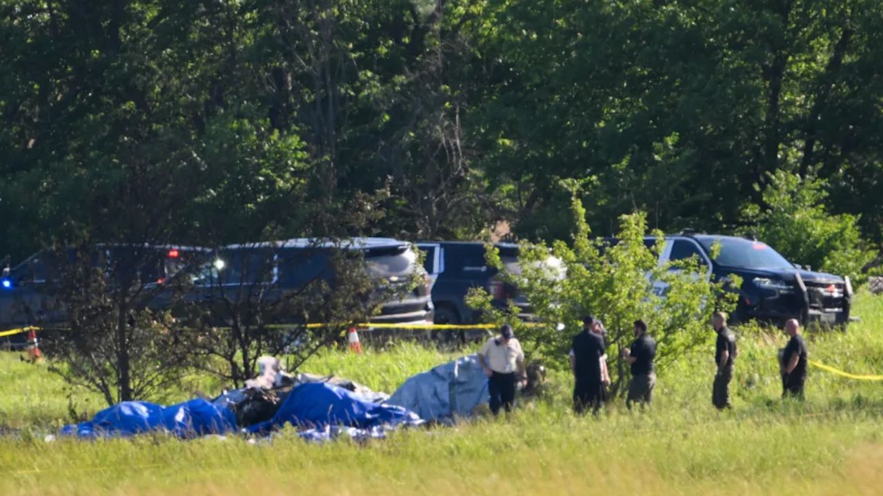 12 killed in Missouri skydiving plane crash