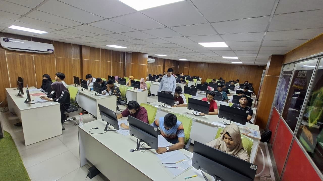 50,000 compete for AI training slots AI