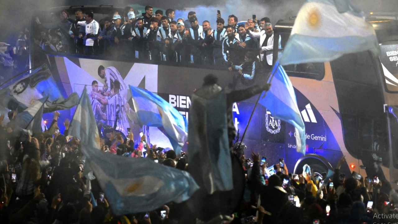 Argentina fans welcome team after World Cup final loss