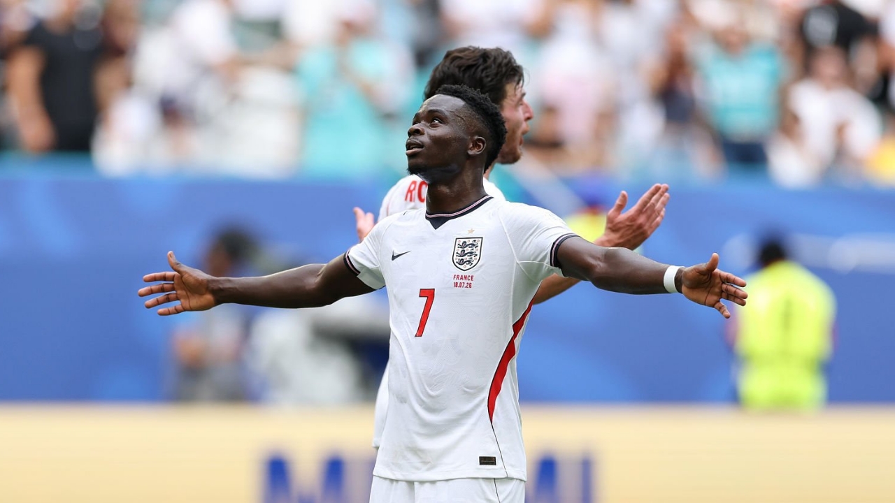 England stun France with four-goal first half