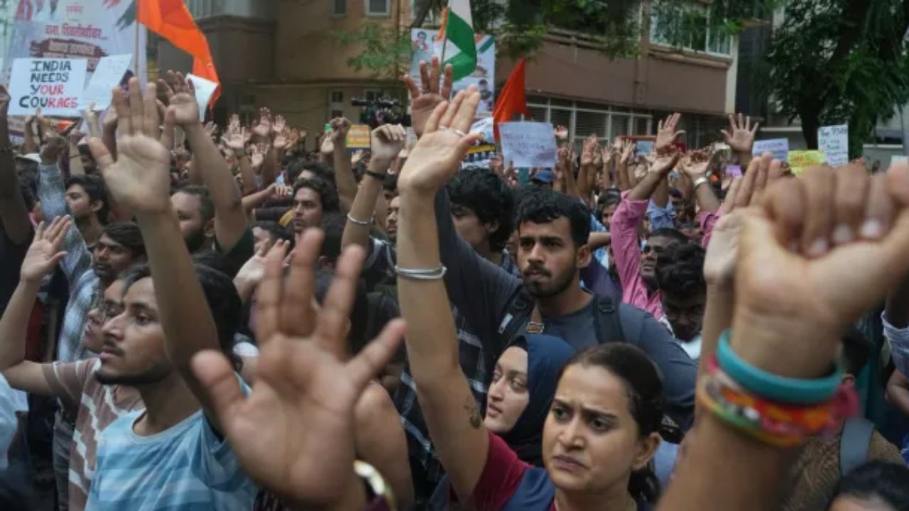 Cockroach protesters prepare march to Indian parliament CJP Protest