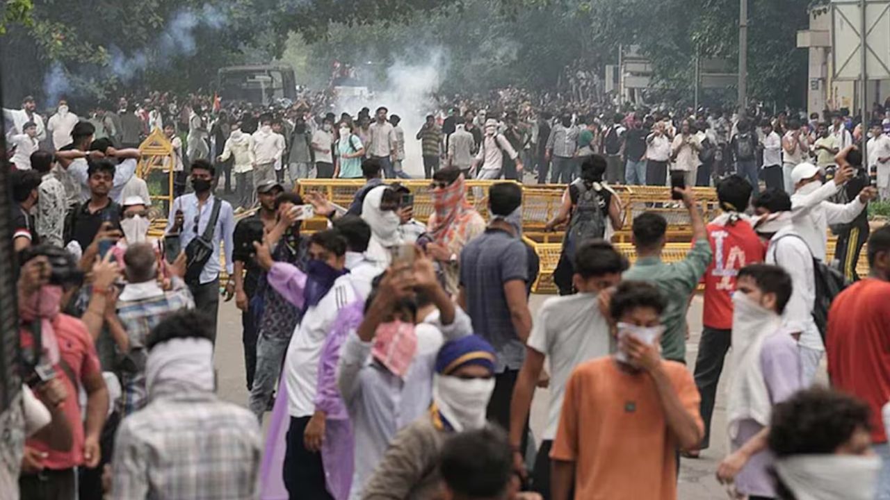 India deploys paramilitary