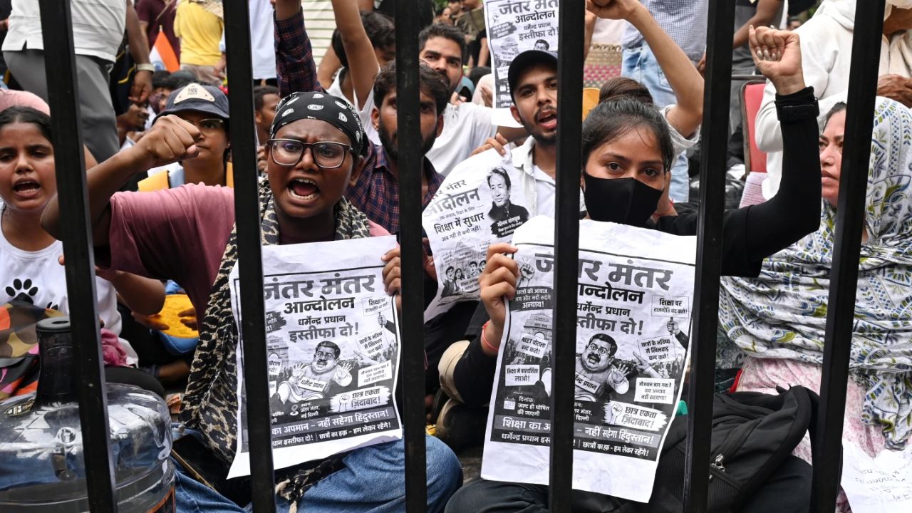 Police fire tear gas as student protest escalates in India Police fire tear gas