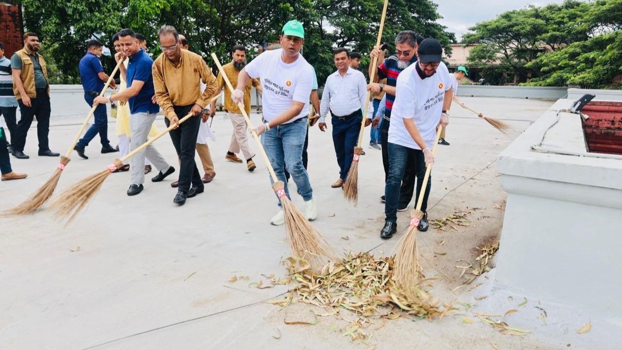 Ctg clears 135 tonnes in district-wide clean-up drive Chattogram