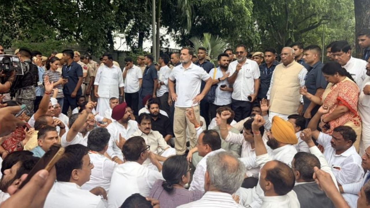 Congress protests at Modi’s residence over student rights Congress Modi CJP
