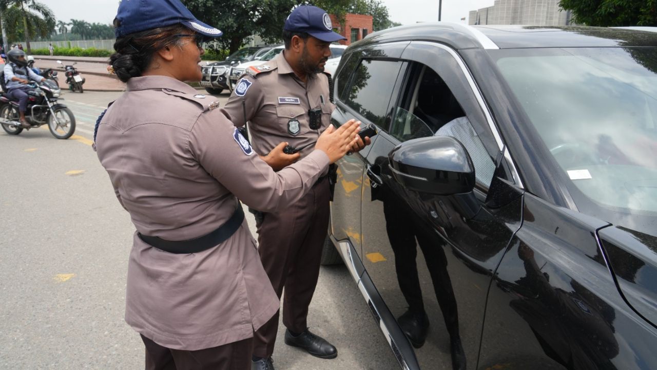 DMP conducts drive against illegal hydraulic horns