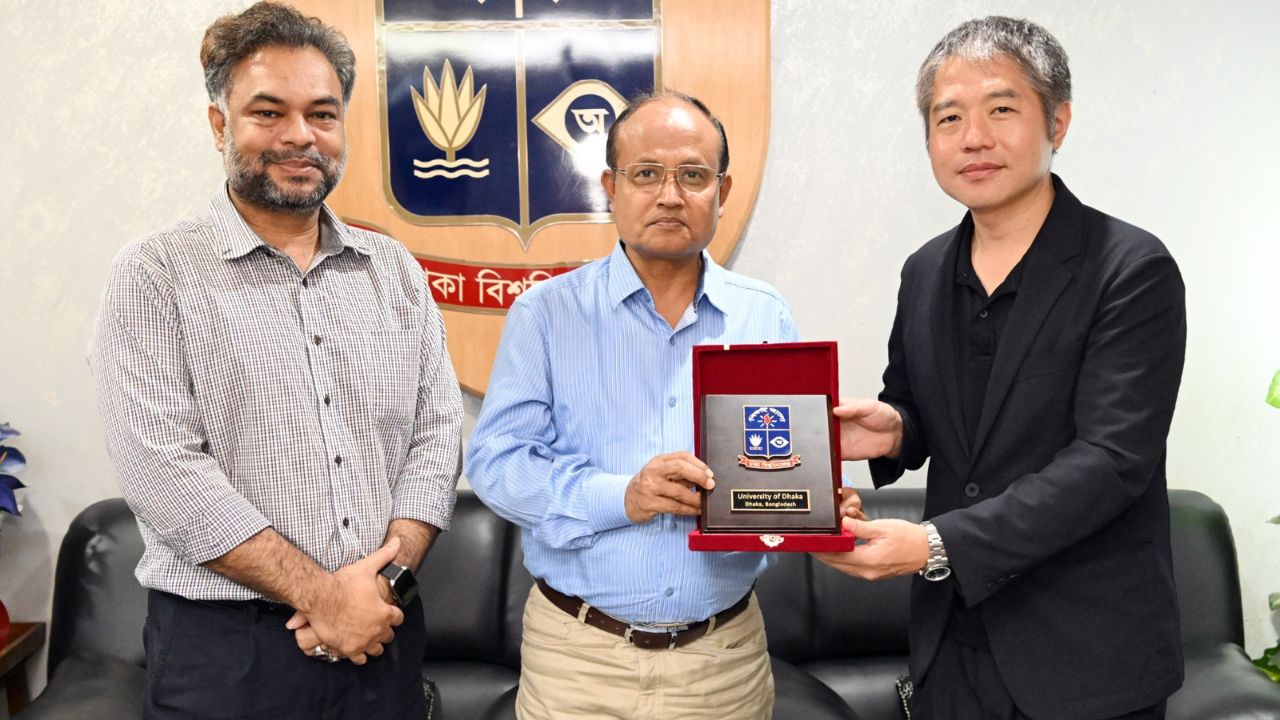 Japanese professor discusses DU research collaboration DU