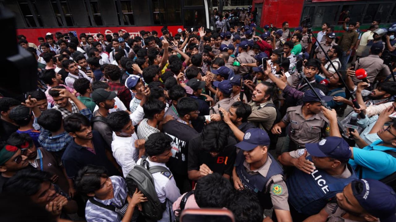 HSC examinees hold nationwide protests, seek education minister’s resignation HSC examinees hold nationwide protests