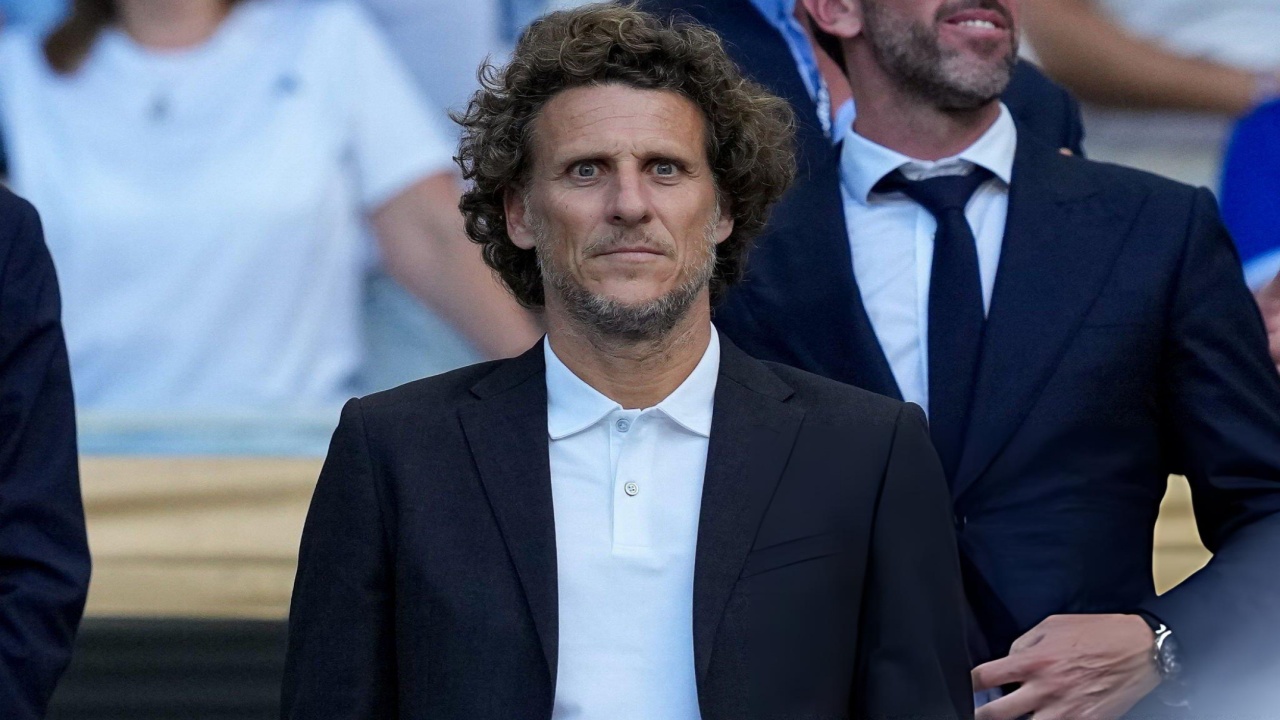 Forlan takes charge of Uruguay after Bielsa exit