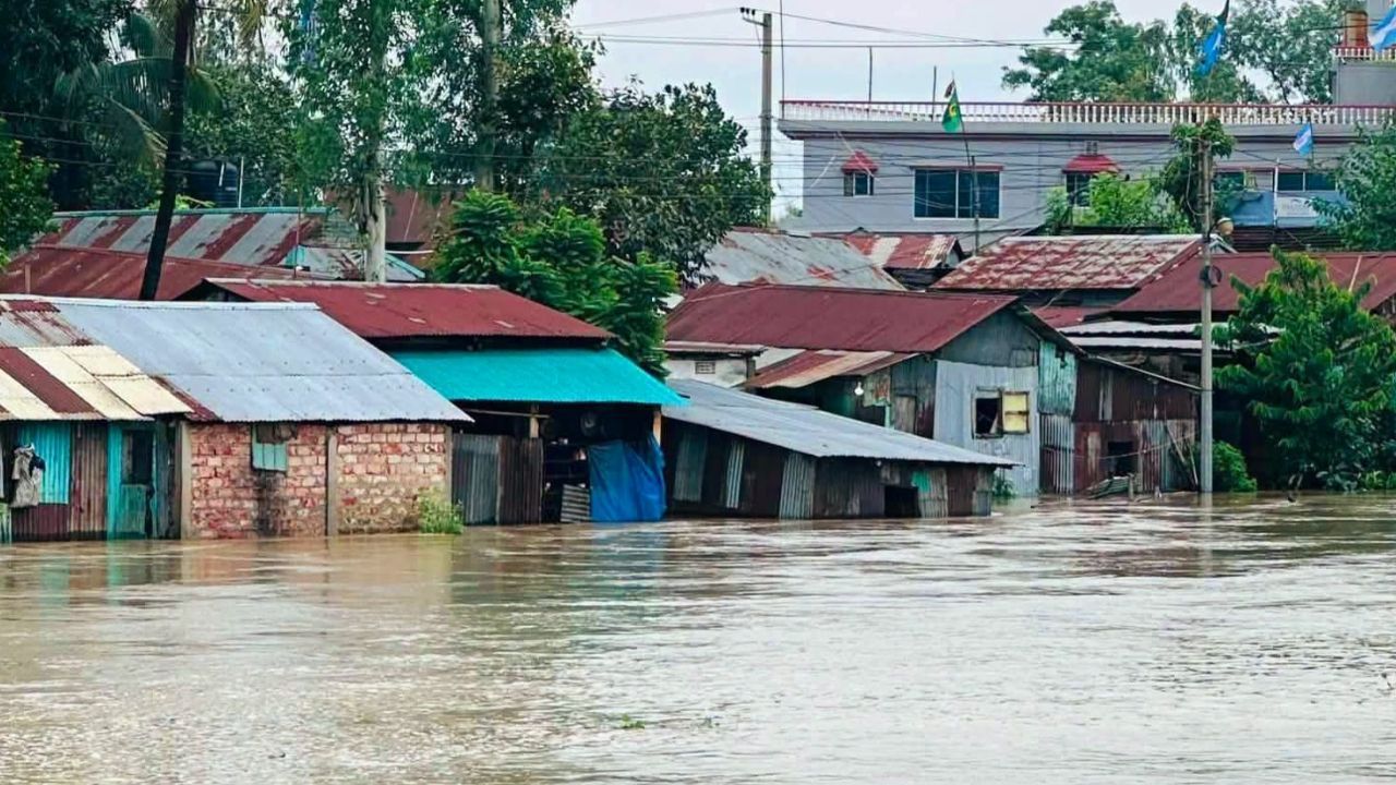 Embankment collapse worsens Manirampur flooding