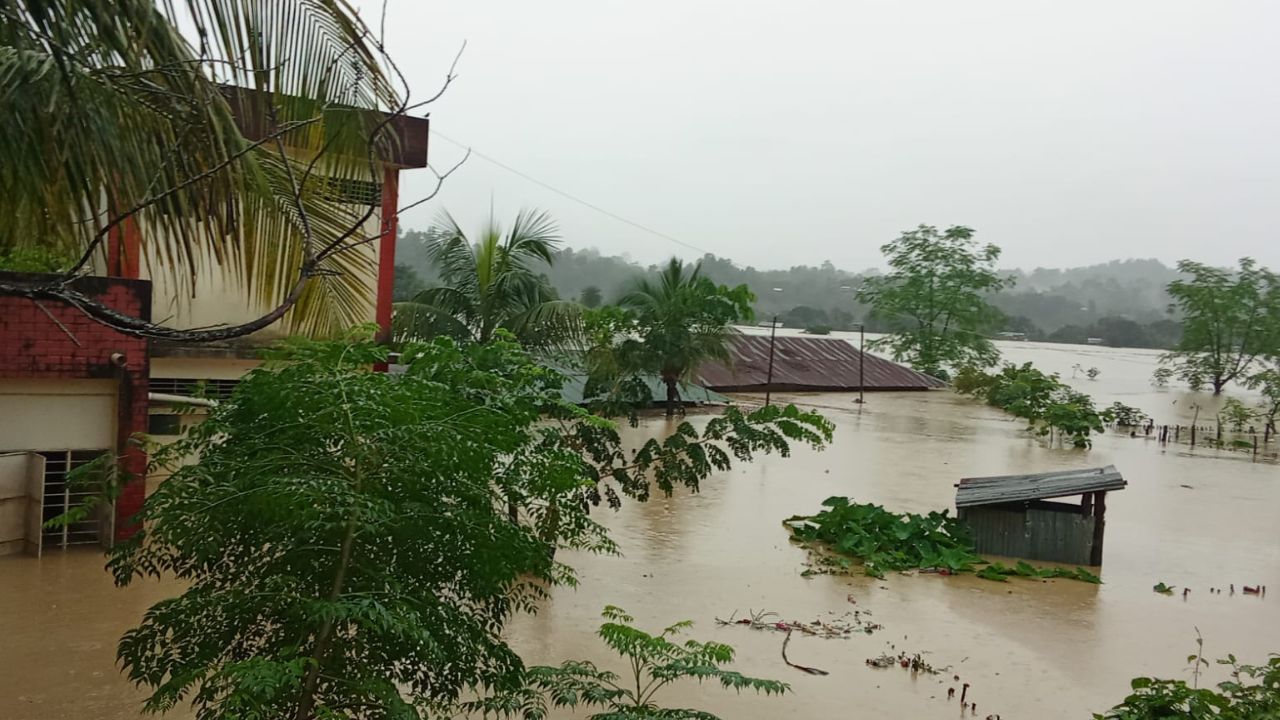 12,000 marooned 
