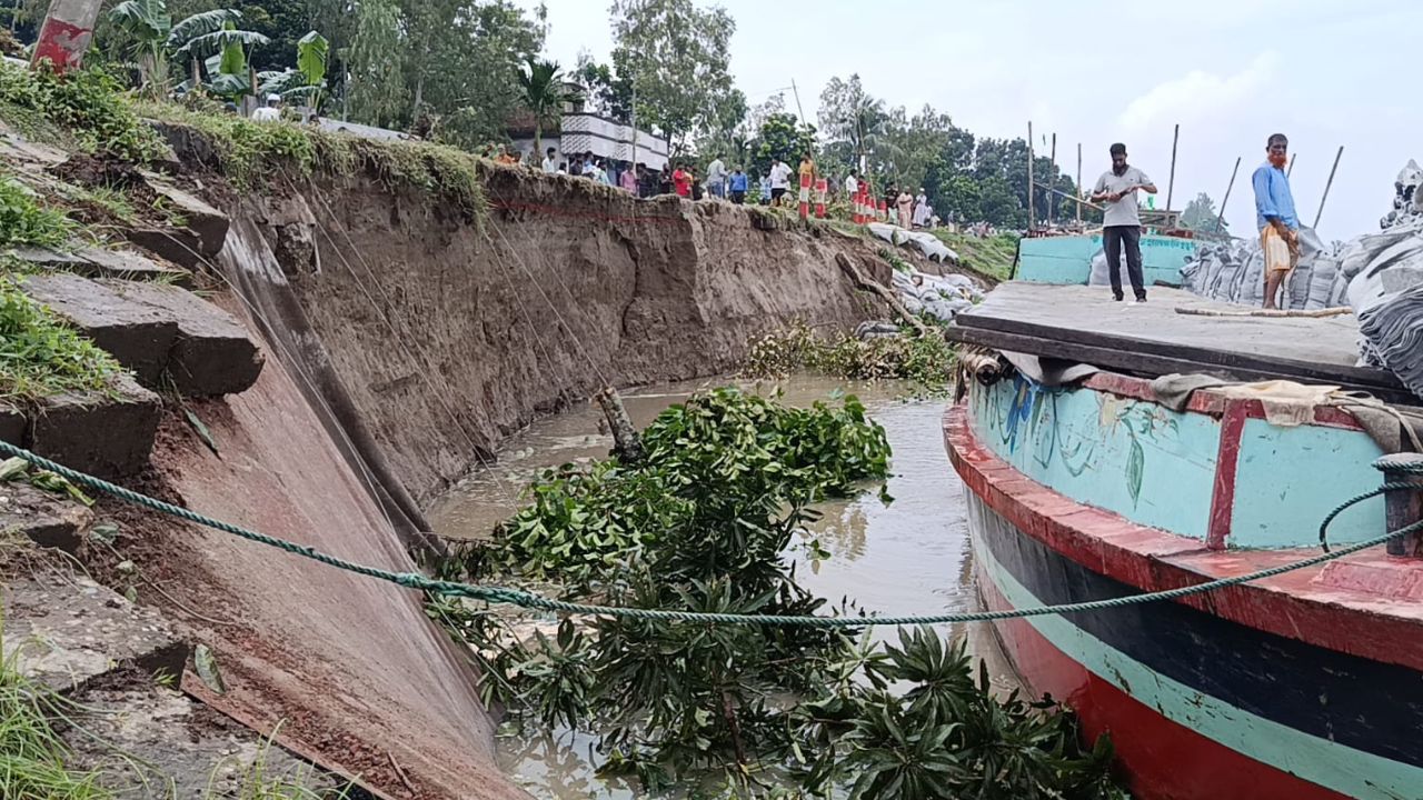 50-metre road collapses into Jamuna, flood fears rise Jamuna