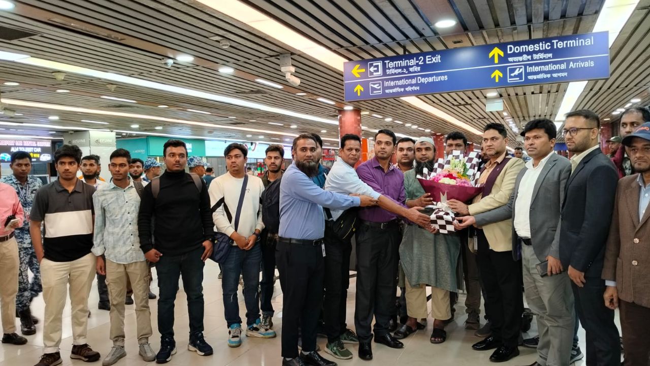 17 Bangla Joyjatra sailors return home after 115-day ordeal Joyjatra sailors